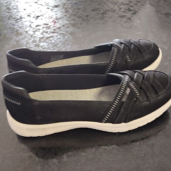 Clarks Black Flats with Woven Design and Metallic Trim - Picture 3 of 6